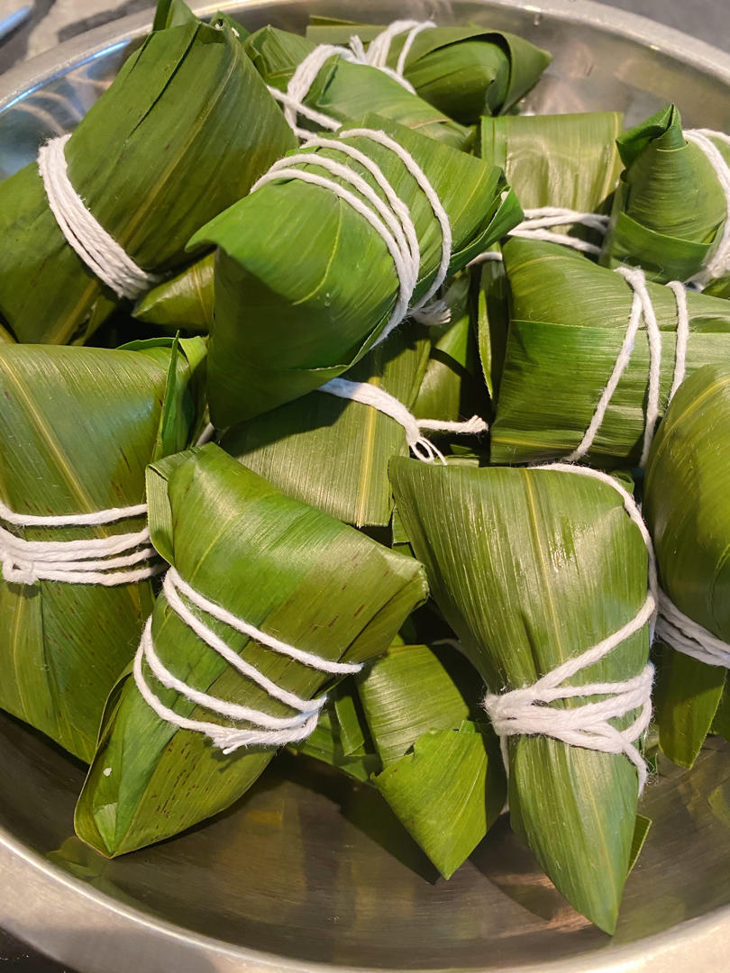 sy爱在厨房做的红枣甜粽 蜜枣四角粽的包法