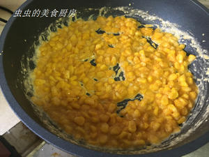 咸蛋黄系列：金沙玉米/咸蛋黄玉米的做法 步骤7