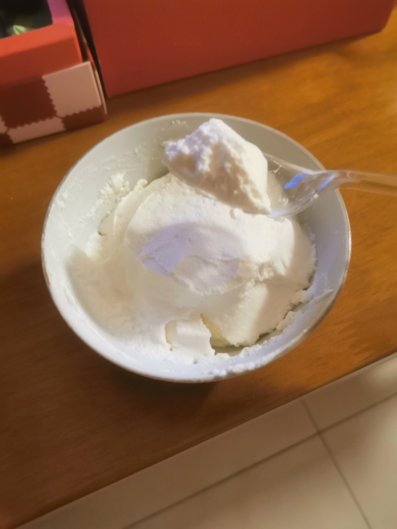 自制酸奶，没有酸奶机，也没有乳酸菌粉，也做成了老酸奶……不过家里得有个带发酵功能的烤箱才行……