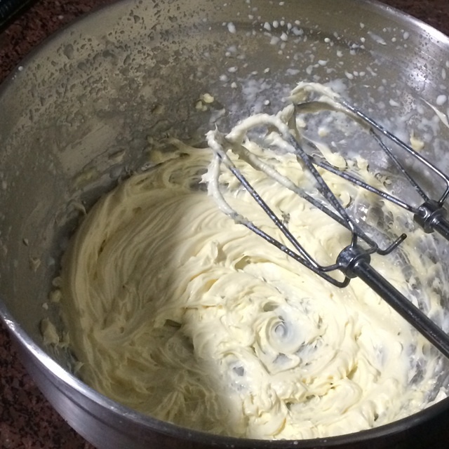 淡奶油奶油霜(适合裱花)的做法 步骤2