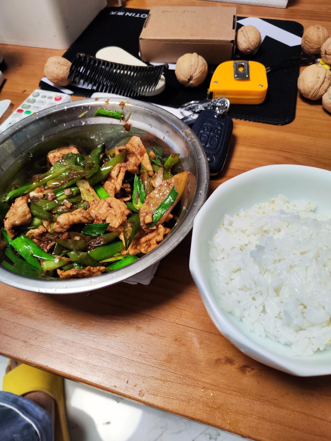 厨师长教你：“小炒肉”的家常做法，家常味很浓郁，先收藏起来