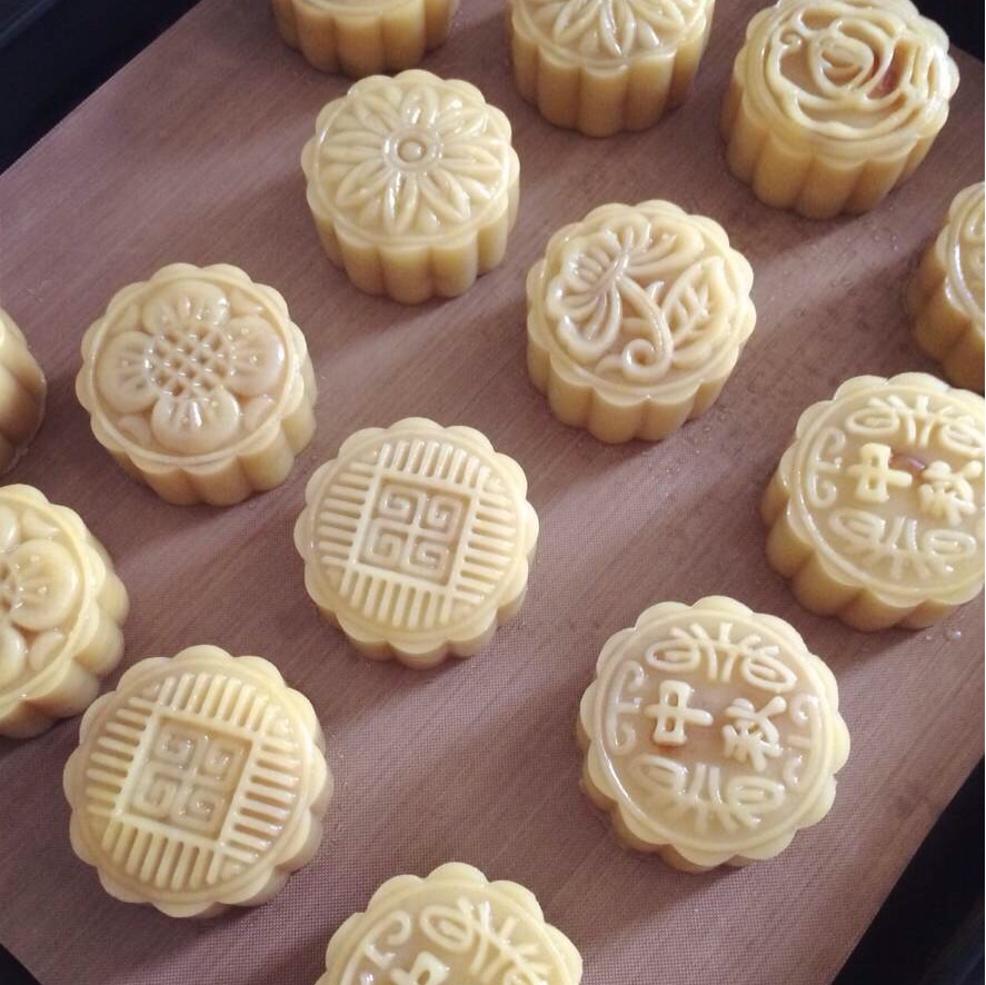 广式月饼—蛋黄莲蓉月饼