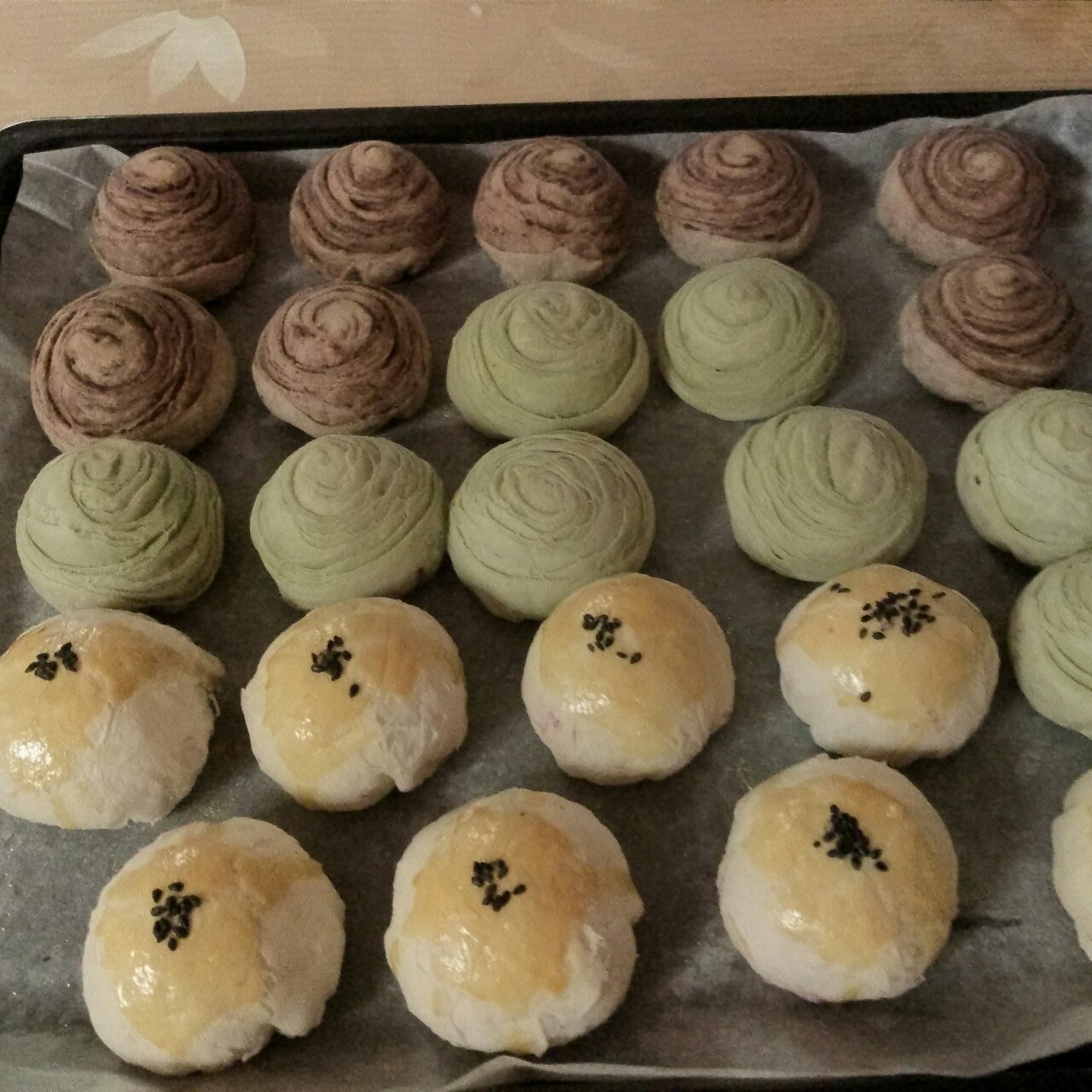 蛋黄酥~紫薯、抹茶、原味~花好月圆，中秋快乐~内附一次做六色蛋黄酥方法~