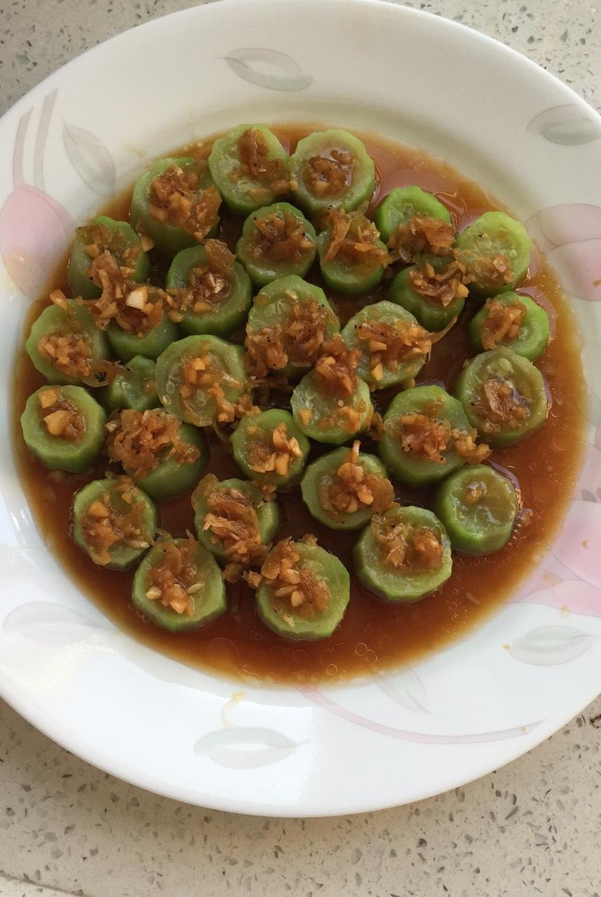 只需要五分钟就可以的美味蒜蓉蒸丝瓜