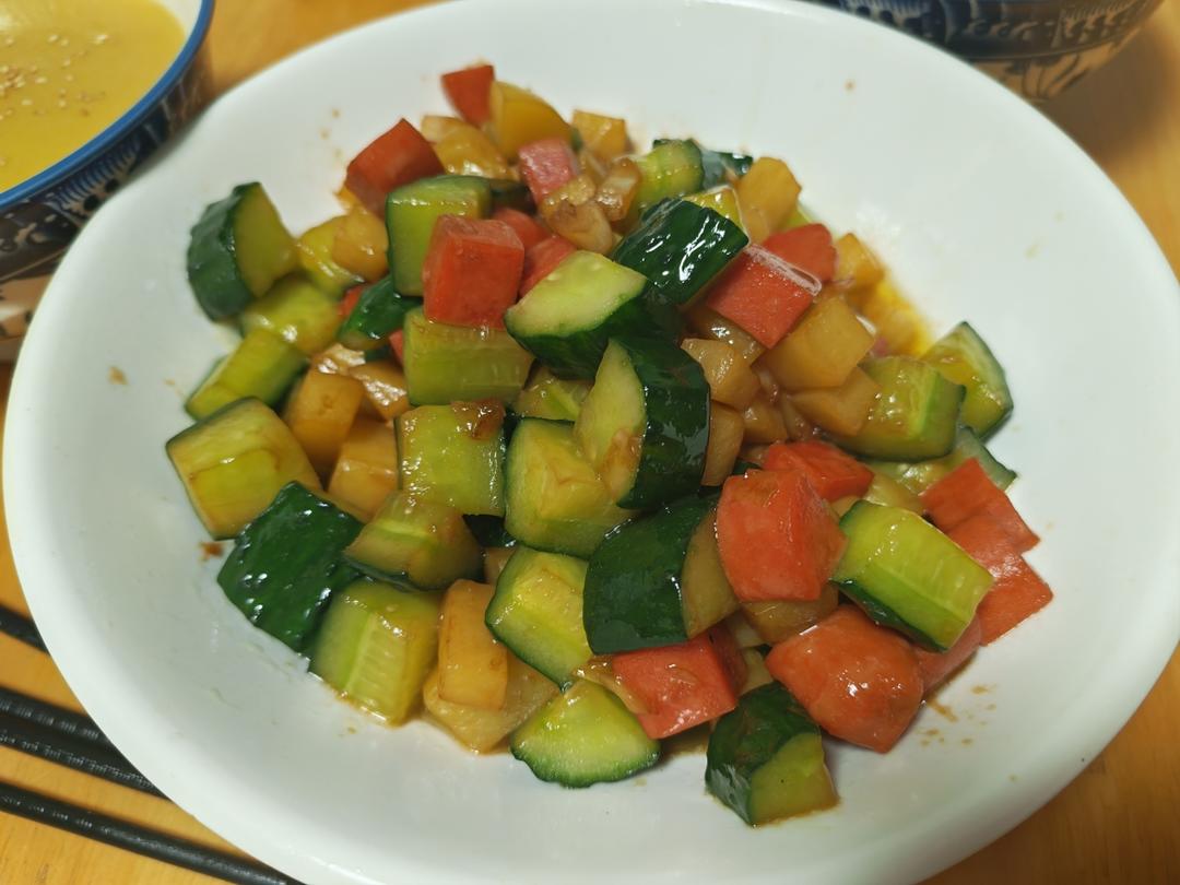 宝宝下饭神器，土豆肉块配黄瓜，营养均衡口味棒！健康食谱炒三丁