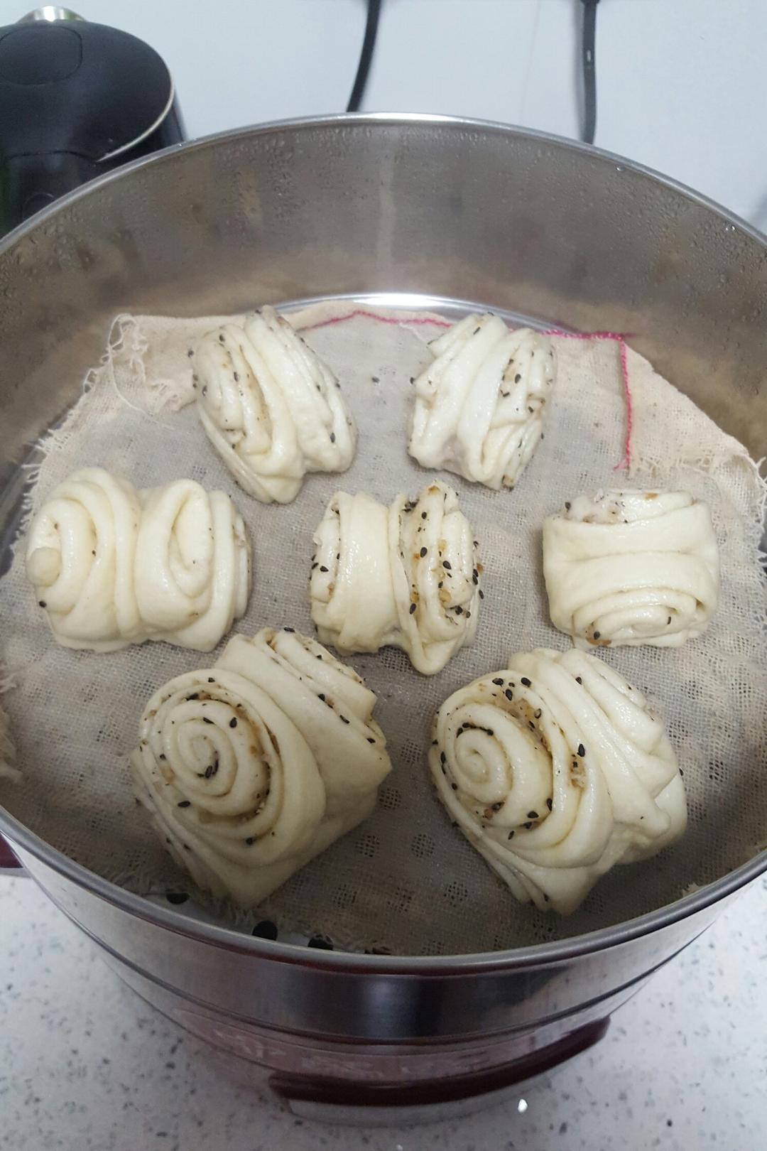 芝麻核桃红糖花卷