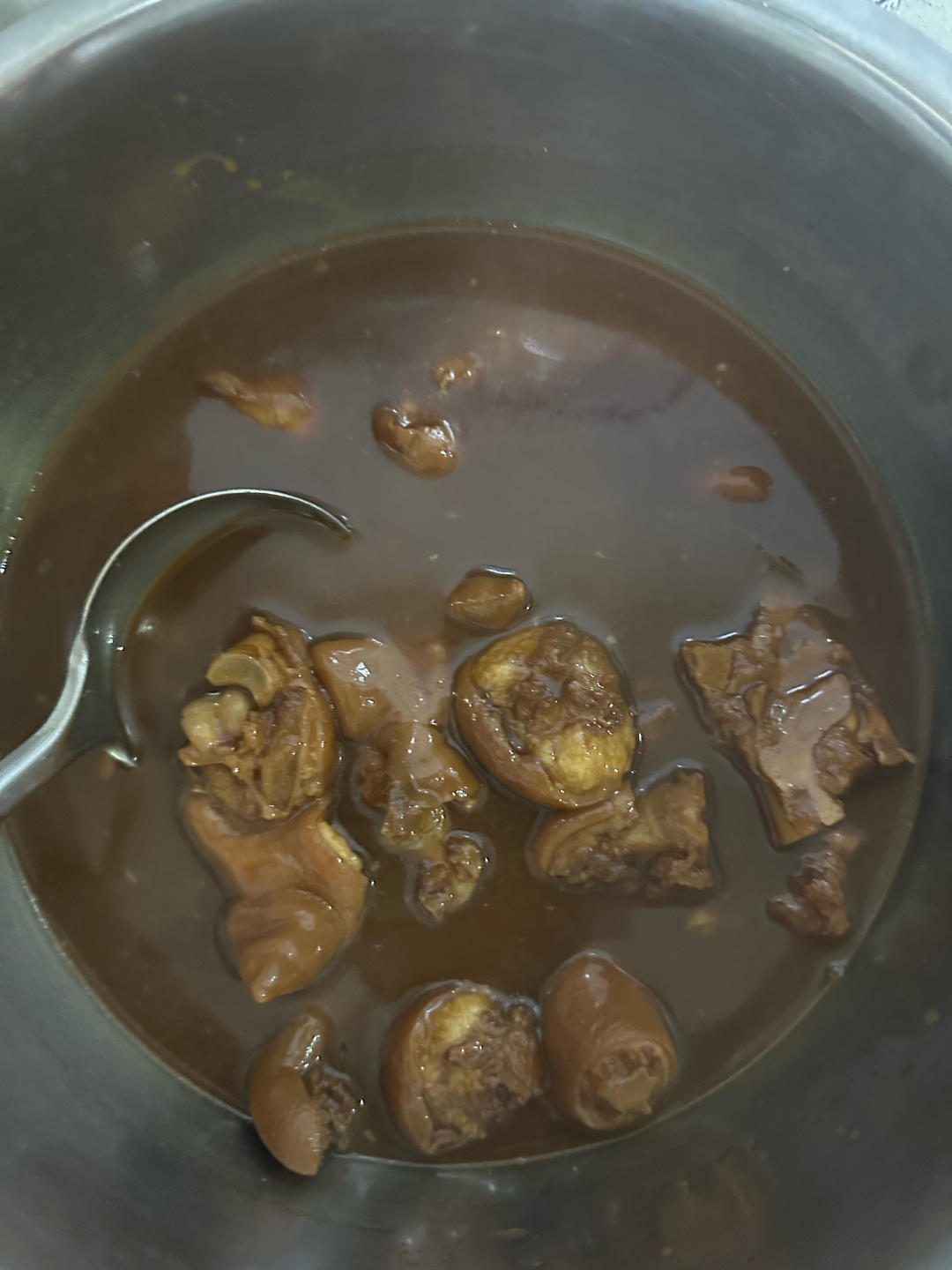 卤猪蹄猪尾巴