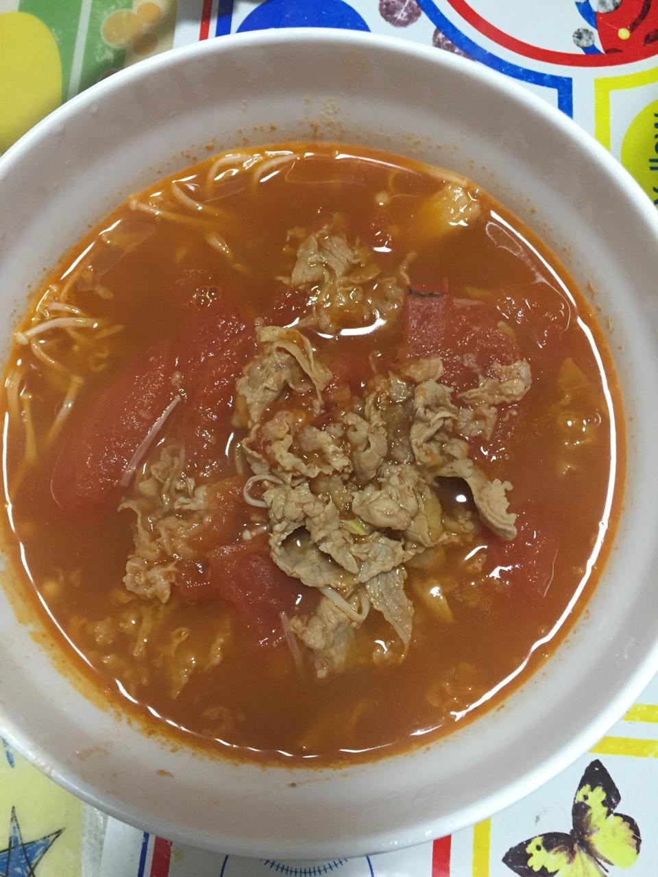 金针菇肥牛番茄锅