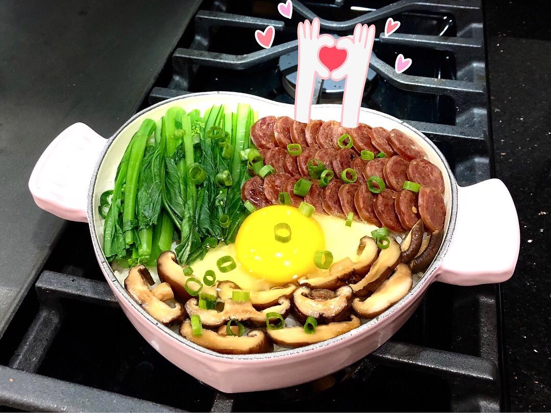 铸铁锅腊肠煲仔饭