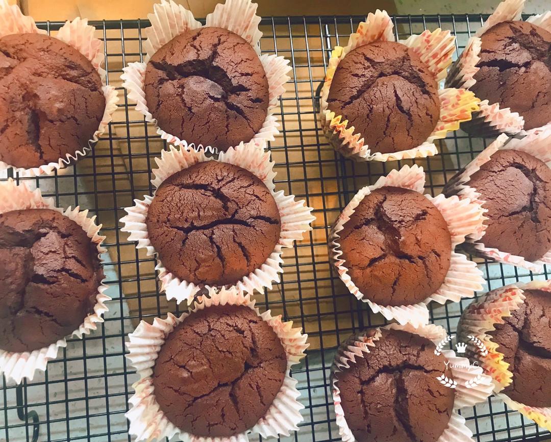 古典巧克力cupcake配马斯卡彭奶油霜