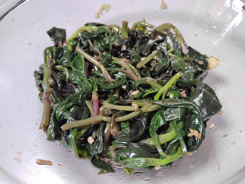 凉拌血皮菜