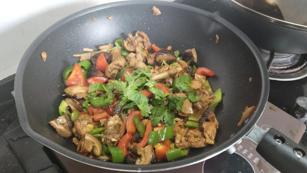 好吃到原地爆炸的黄焖鸡