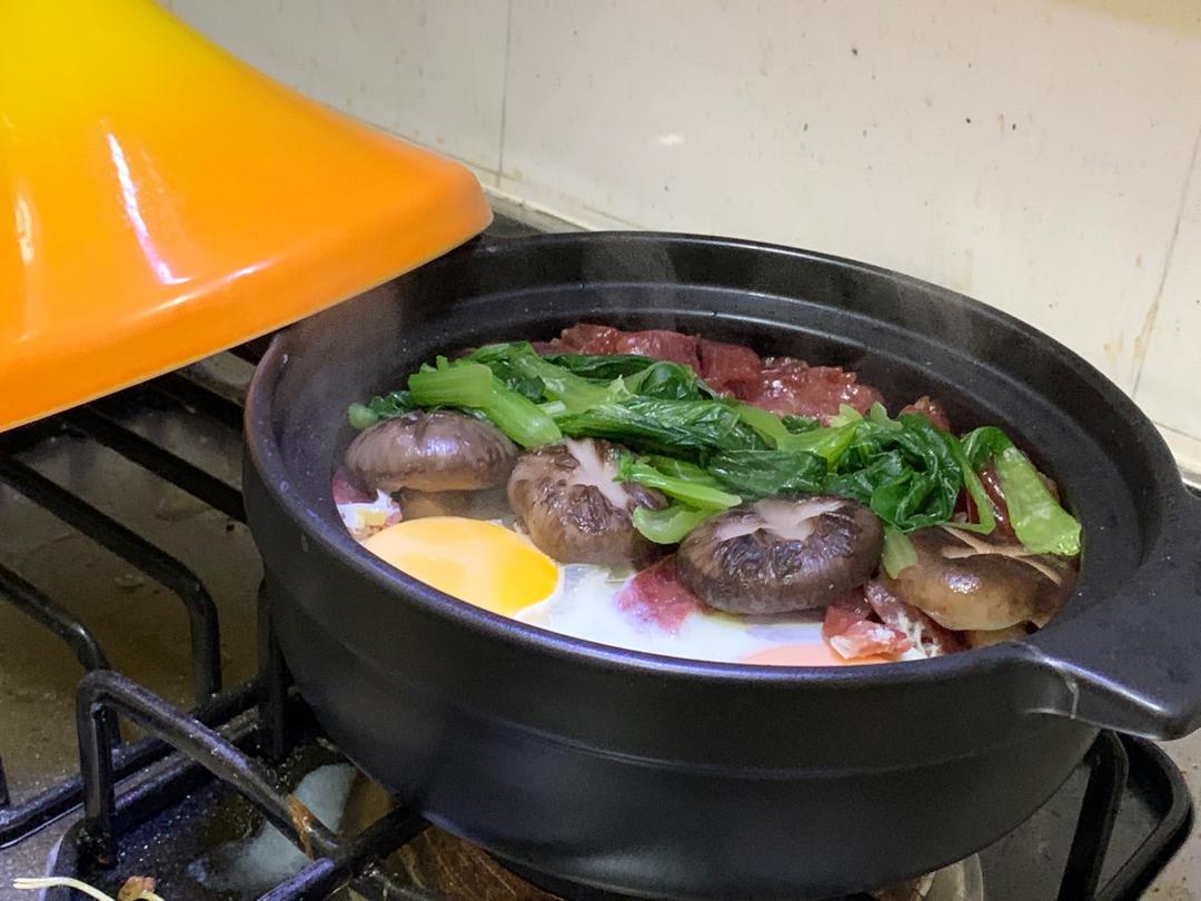 广式腊味煲仔饭
