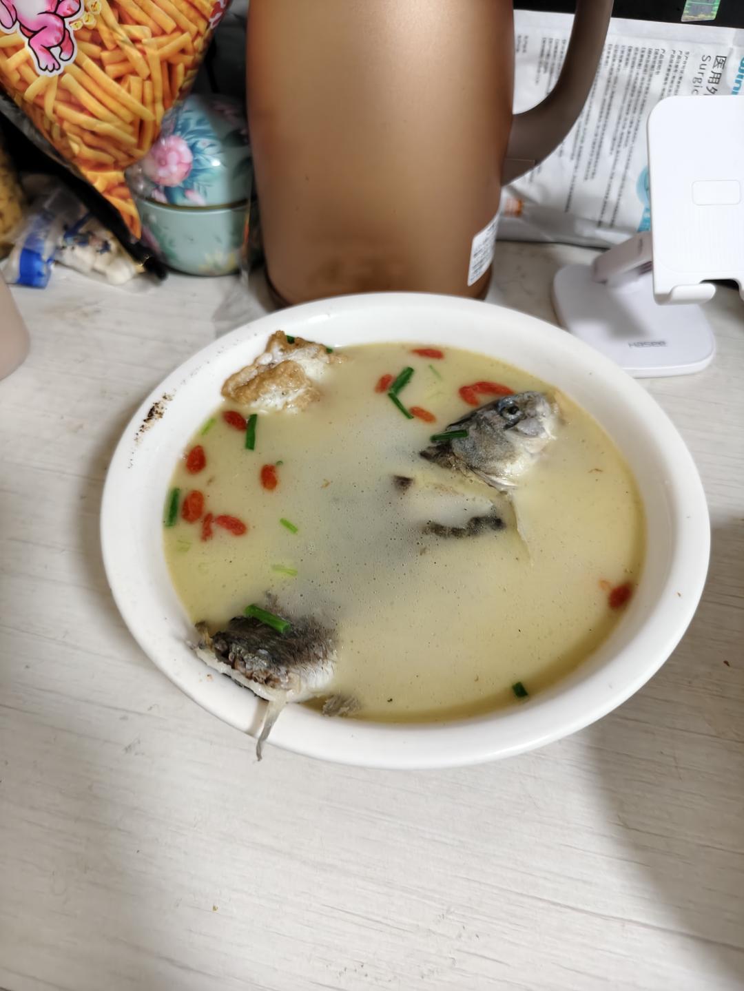 这样做的鲫鱼汤超好喝，奶白奶白的