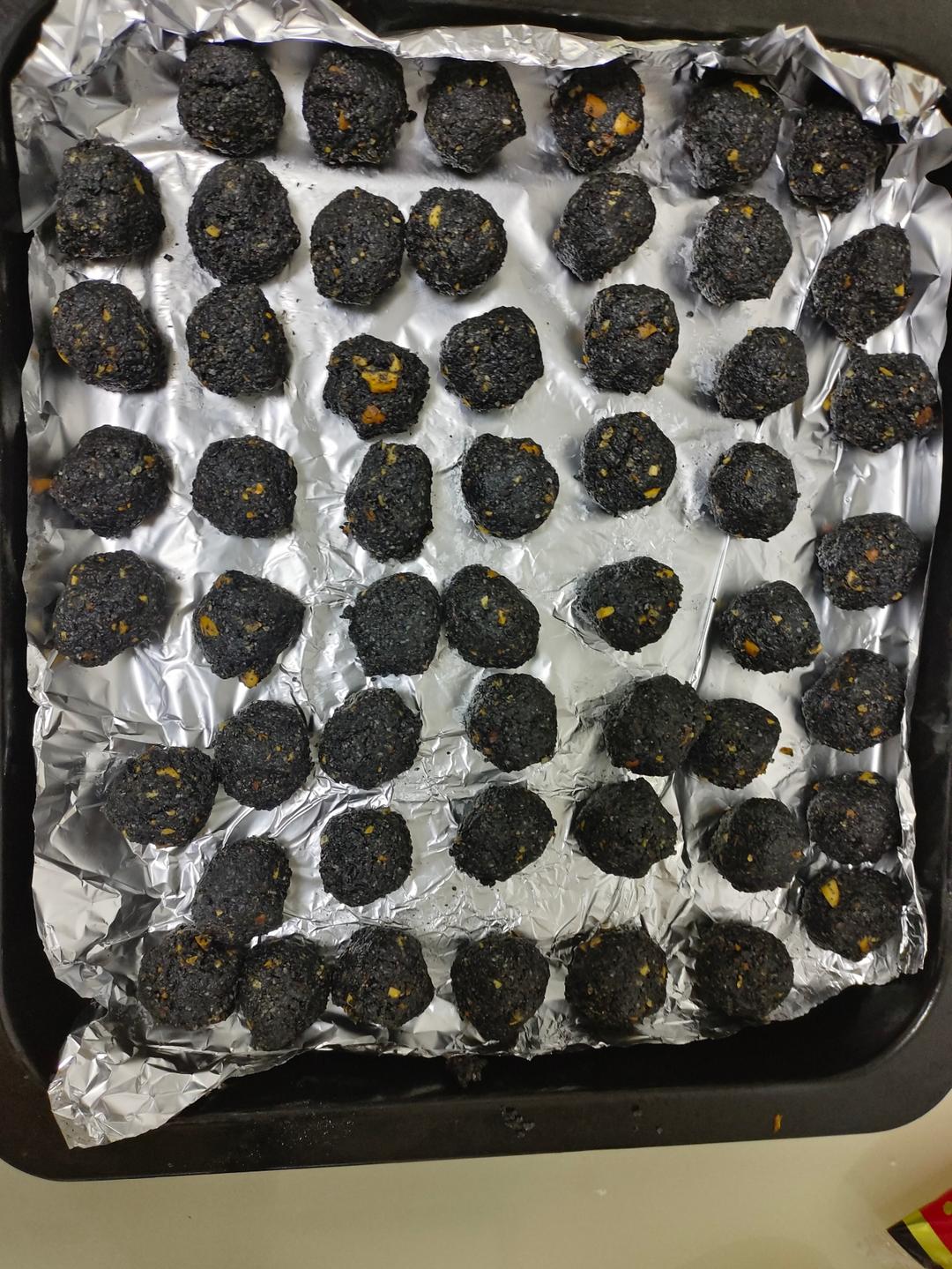 花生黑芝麻汤圆