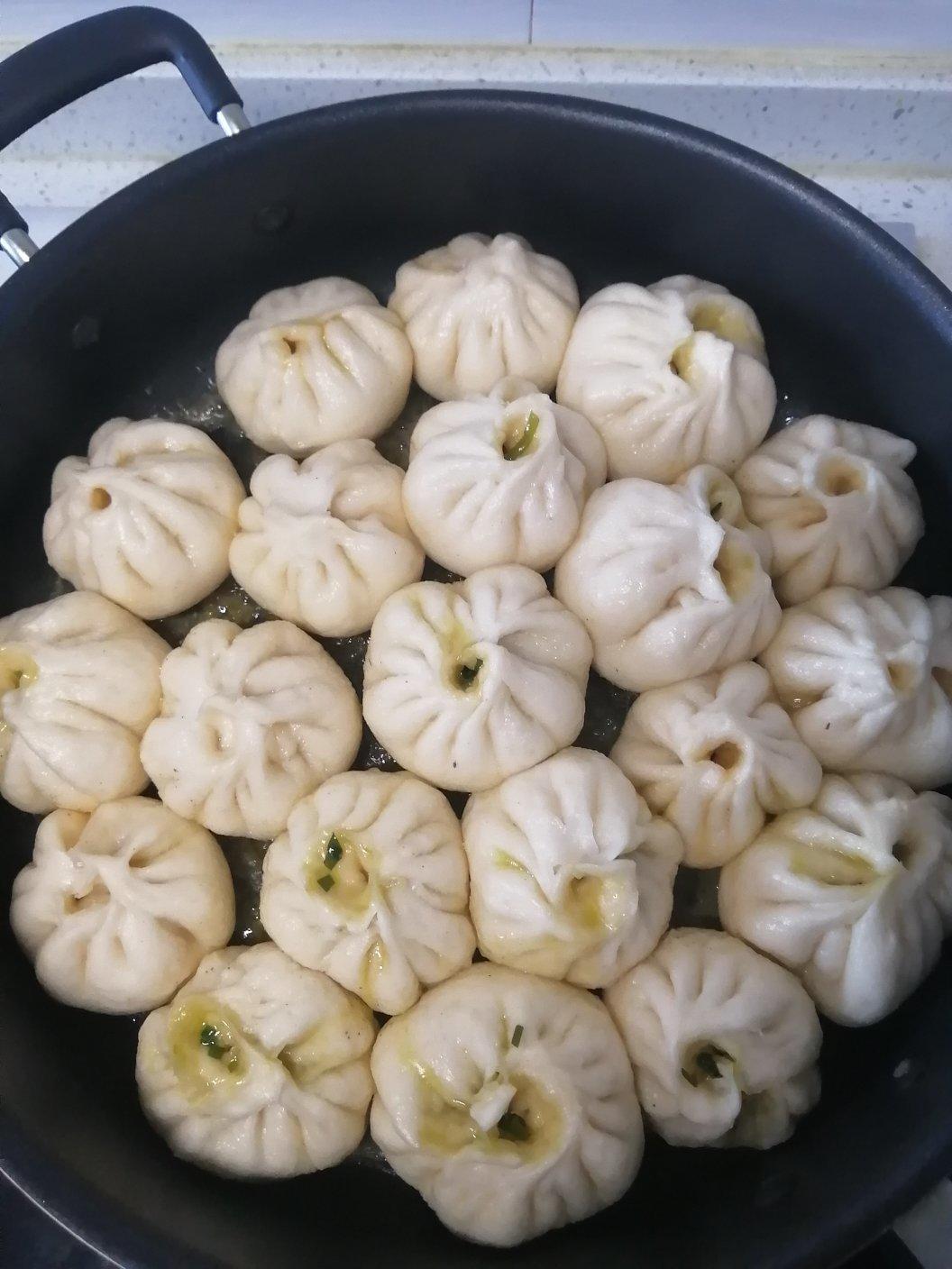 生煎包（灌汤鲜肉馅）（附揉面和包包子视频）