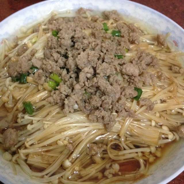 葱油金针菇——10分钟快手菜，你绝对不能错过的美味~