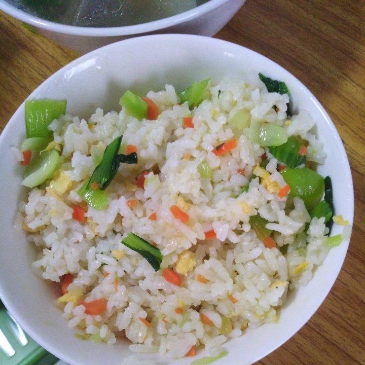 胡萝卜鸡蛋炒饭
