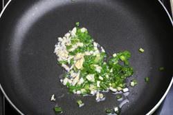 豆豉鲮鱼油麦菜的做法 步骤5
