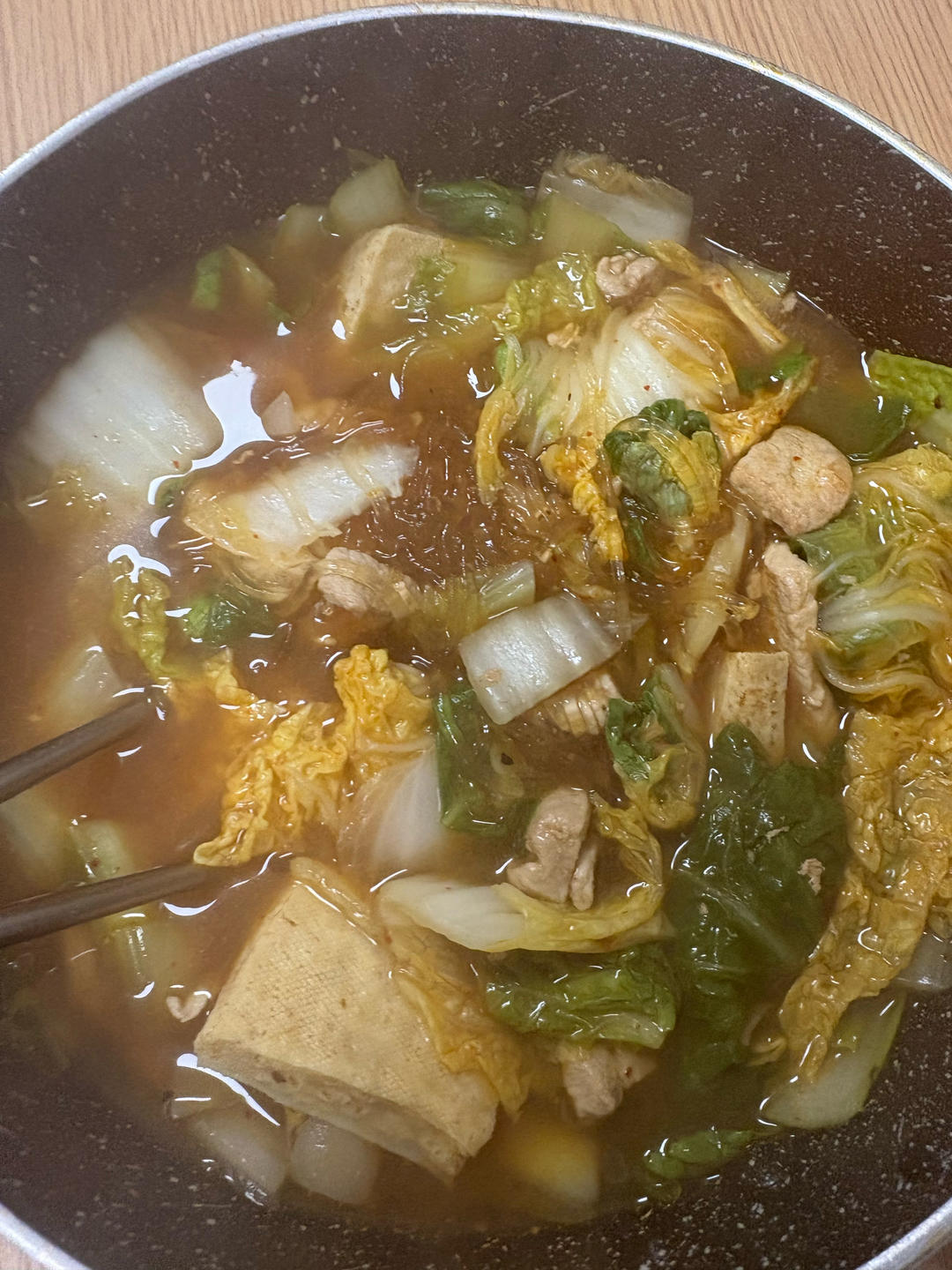 冬天的暖暖锅（白菜蘑菇猪肉炖粉条）