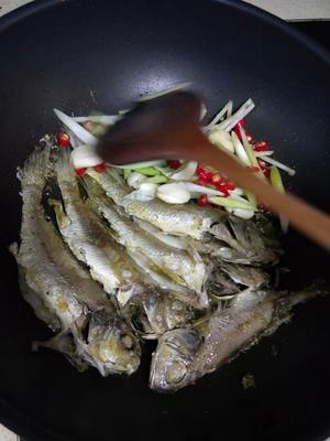 超下饭美味红烧小黄鱼的做法 步骤4