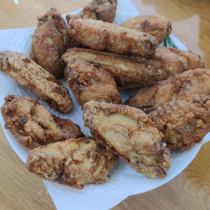 💥不油不腻的蒜香炸鸡翅❗巨好吃到舔手指，外酥里嫩到跺脚。