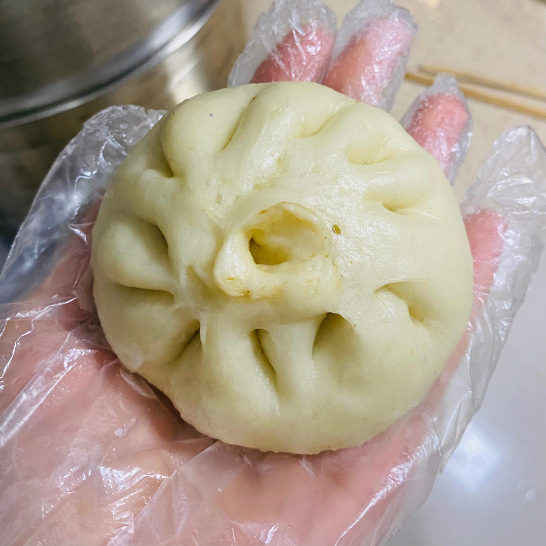 松软多汁的肉包子