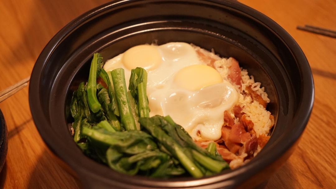 广式腊味煲仔饭