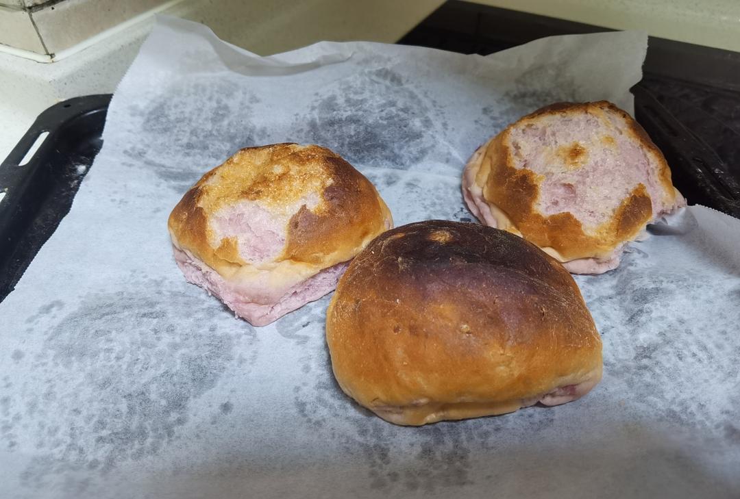 奶香紫薯软欧包