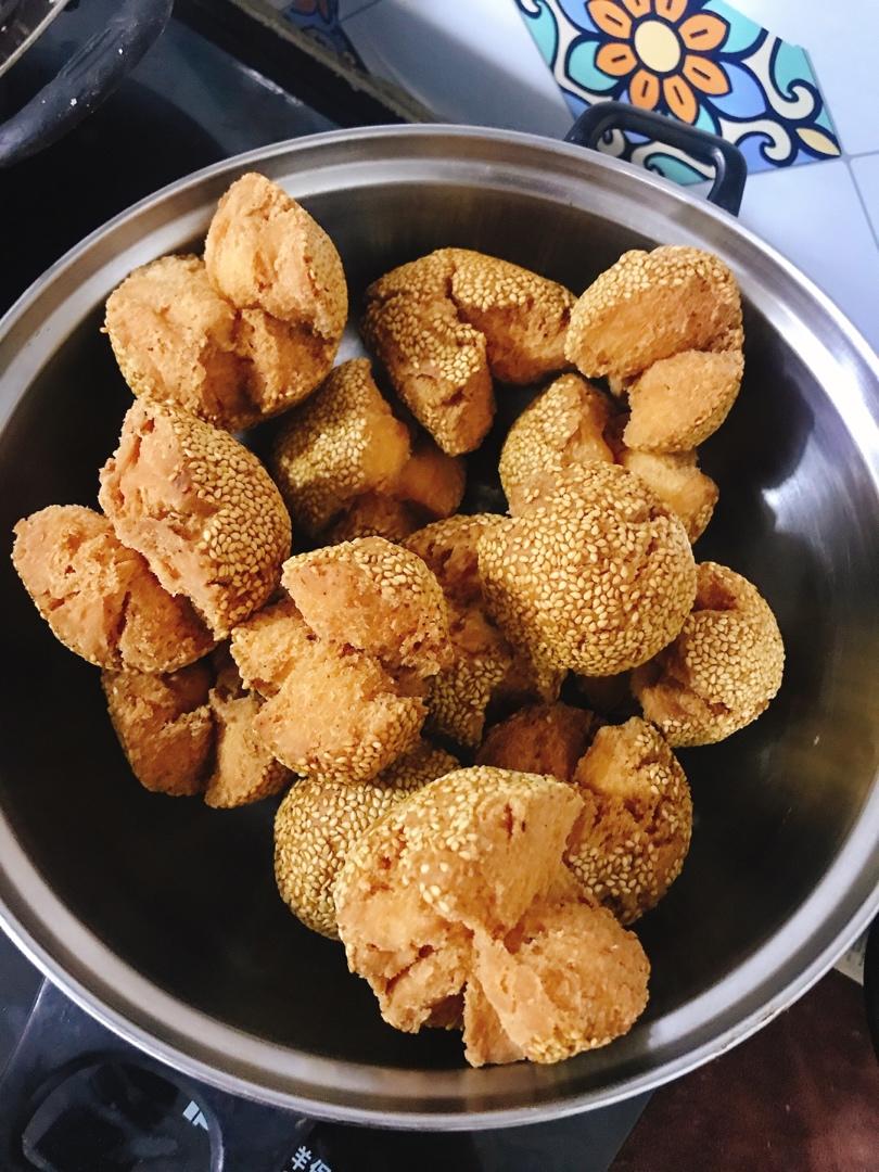 美味的传统小吃之_笑口枣（开口笑）