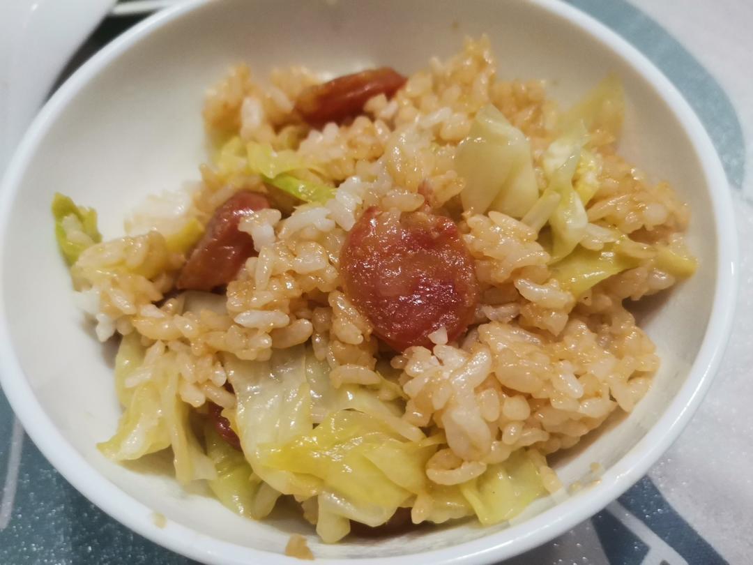 卷心菜香肠菜饭的做法
