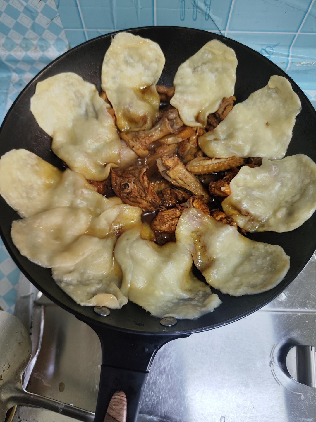 地锅鸡，教你贴饼子好吃的小技巧~