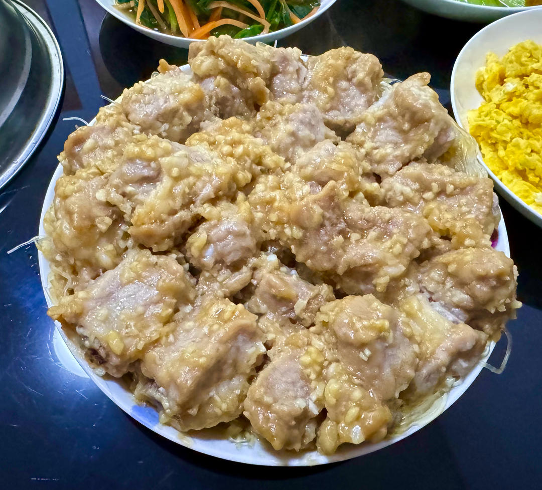 【蒜香蒸排骨】吃腻了糖醋排骨！一腌一蒸，香到邻居来敲门！