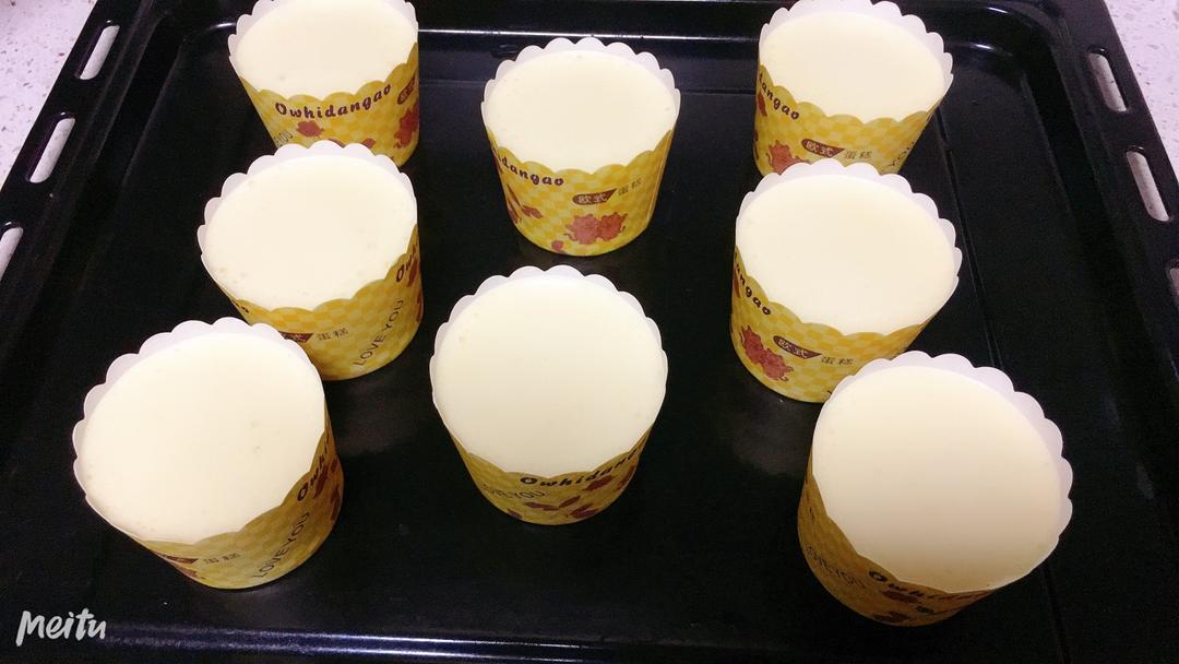 简单快速的海绵纸杯蛋糕