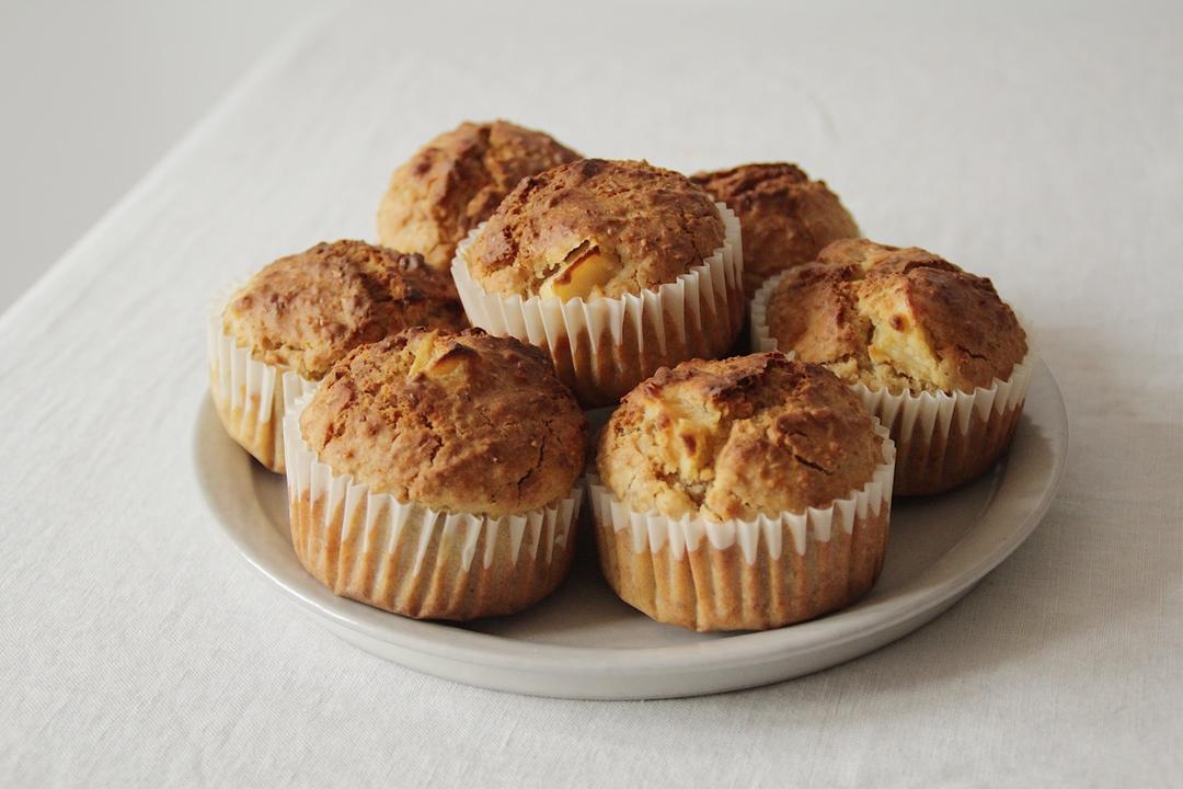 一腿粗一腿细做的天然酵种苹果麦芬《至爱面包》