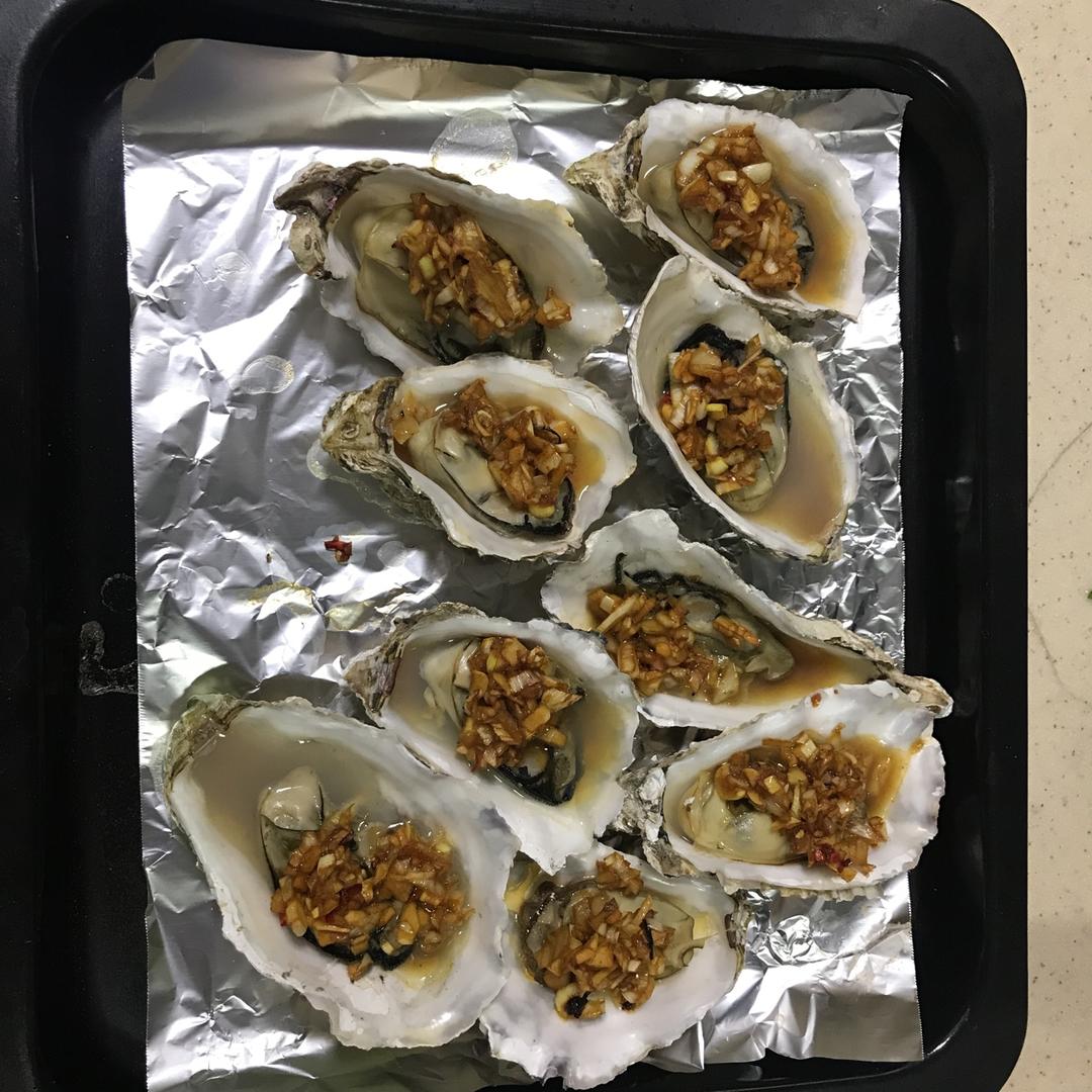 好吃到哭泣的烤生蚝做法！（附万能蒜蓉汁配方