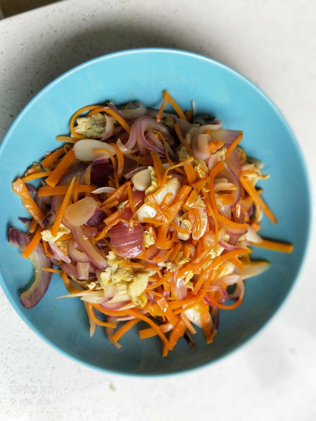 朴素的胡萝卜炒洋葱