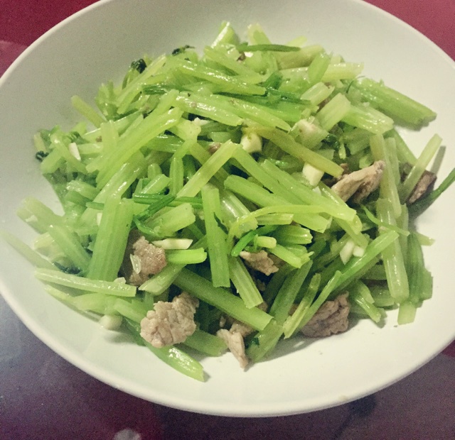 芹菜炒肉片