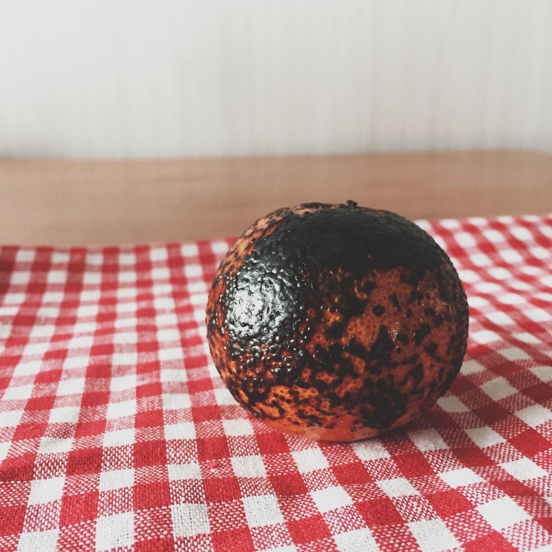 黑暗料理之巅峰：裸烧橙子！