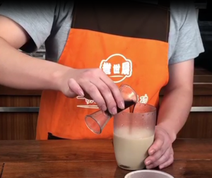 水晶烤奶茶制作配方---誉世晨奶茶培训的做法 步骤2