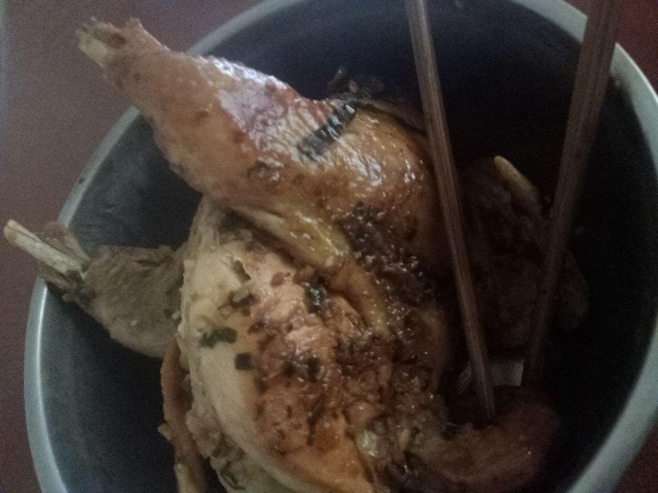 一口电饭锅焖一只鸡【隔壁的小孩都馋哭了】