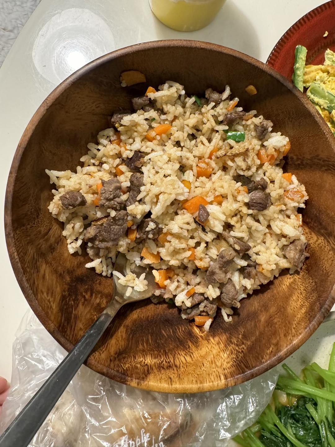 孩子最爱吃香喷喷的牛肉粒炒饭