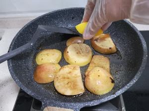 苹果煎鸭肝的做法 步骤6