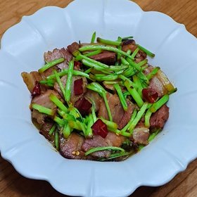 红菜苔炒自制腊肉