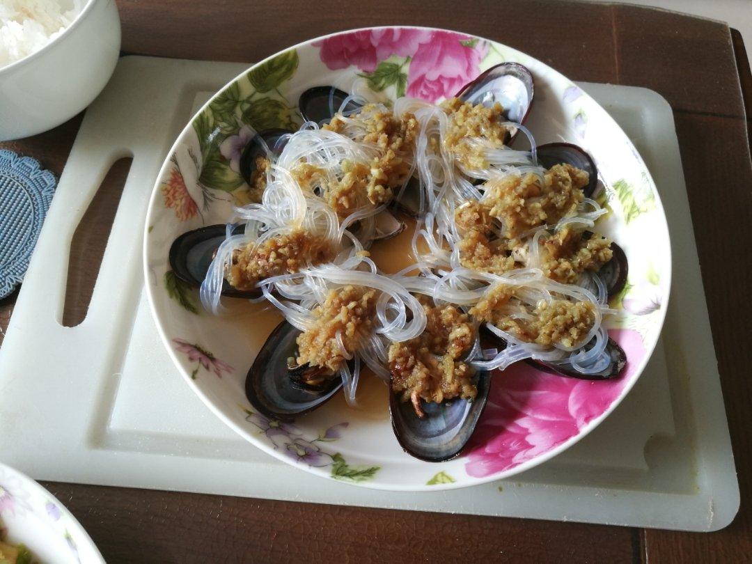 蒜泥粉丝蒸青口。