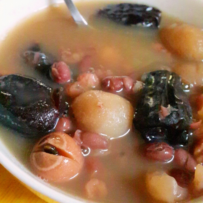 红枣银耳莲子羹