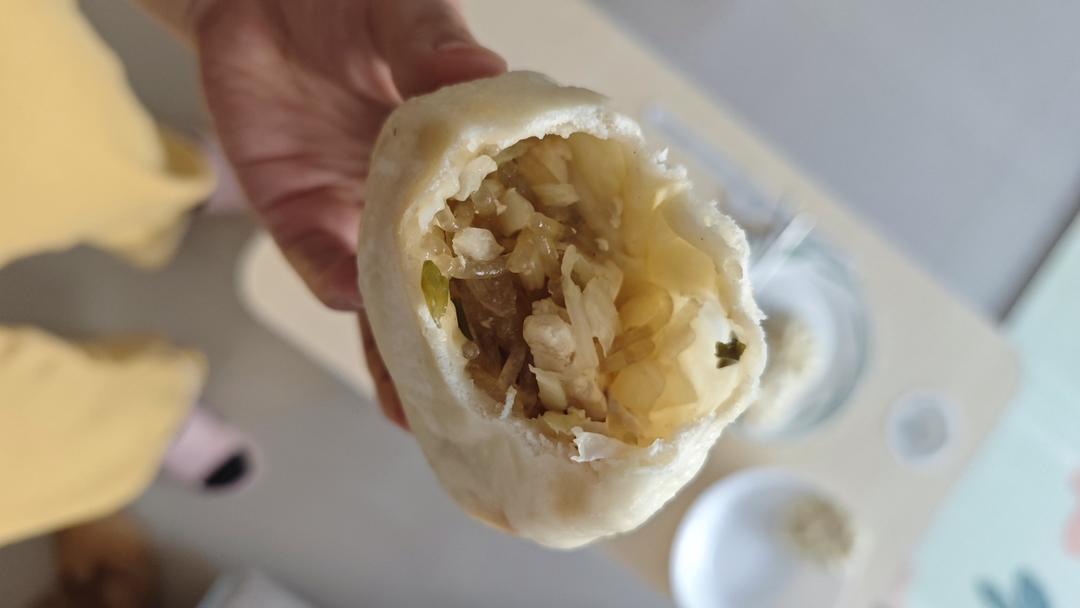 白菜豆腐粉丝包子~一次能吃三个的素包子！