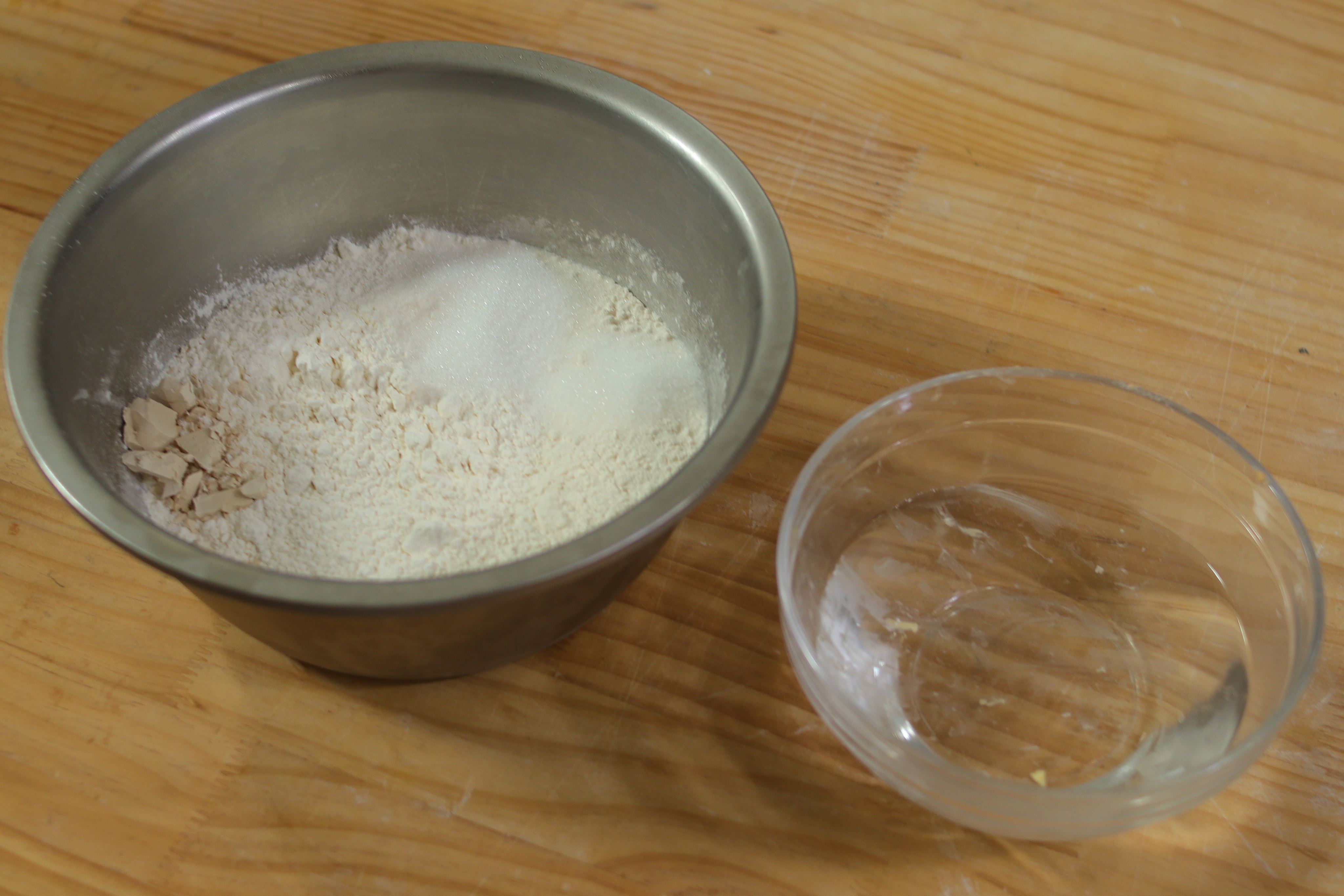 治愈甜腻的｜法式芥末籽香肠面包的做法 步骤1
