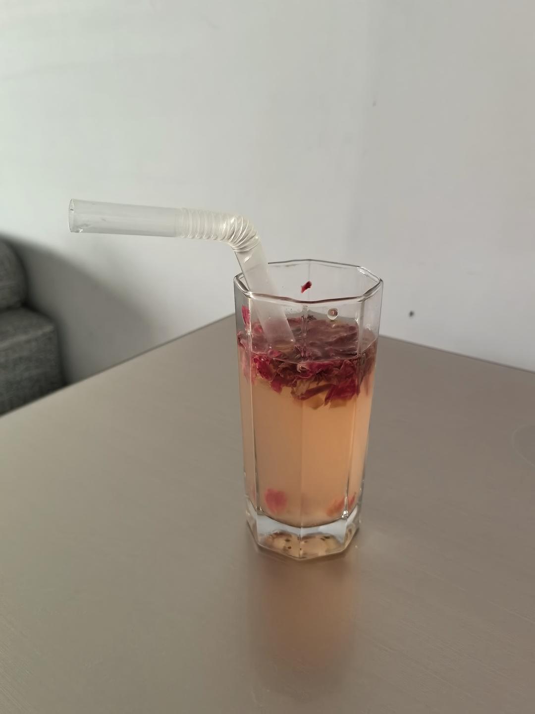柠檬百香果玫瑰花茶。