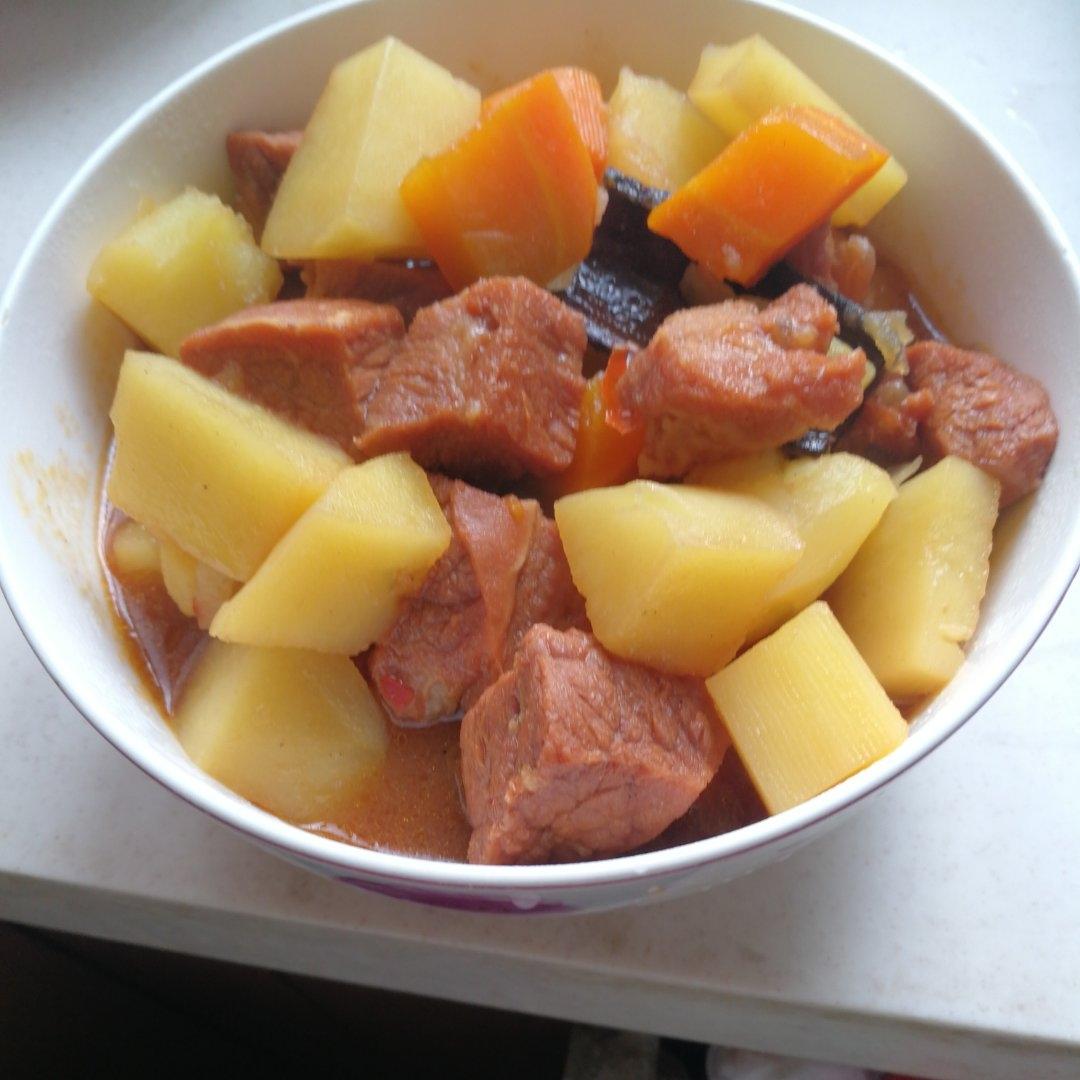 土豆焖牛腩